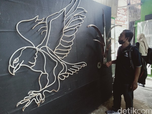 Pameran yang dibuka kepala Dinas Kebudayaan Pariwisata Pemuda dan Olahraga Pemkab Klaten, Sri Nugroho itu menampilkan performing art dan kegiatan cuci kaki ibu. (Achmad Syauqi/detikcom) Pameran yang dibuka kepala Dinas Kebudayaan Pariwisata Pemuda dan Olahraga Pemkab Klaten, Sri Nugroho itu menampilkan performing art dan kegiatan cuci kaki ibu. (Achmad Syauqi/detikcom)