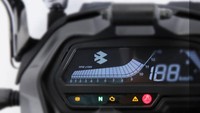 Terdat pula pelat dan besi pelindung mesin, colokan USB, rak untuk dudukan side bag, serta bracket untuk tempat menaruh alat GPS atau smartphone. Foto: Dok. Bajaj Auto