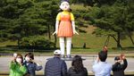 Boneka Squid Game Hiasi Taman Seoul, Anjing Jadi Pesertanya
