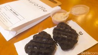 Satu porsinya seharga Rp 25.000-an. Sausnya juga menjadi andalan karena menggunakan daging durian asli yang manis legit. Foto: dok. detikFood