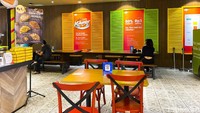 Tak hanya ada tenant saja, tapi banyak juga tempat makan untuk menikmati croffle yang telah dipesan. Foto: dok. detikFood