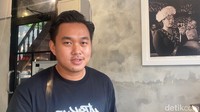 Arif berharap, pengunjung Emily Society Coffee bisa mendapat vibrasi positif saat mampir ke sini. Kami lebih serius soal musik. Supaya orang-orang mendapat nuansa yang menenangkan pikiran, untuk ngobrol tenang, kata pria yang juga pemilik coffee shop Jacob Koffie Huis di Depok ini.