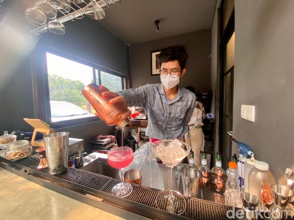 Emily Coffee Society: Menikmati Coffee Mocktail dengan Iringan Musik Jazz Syahdu di Depok