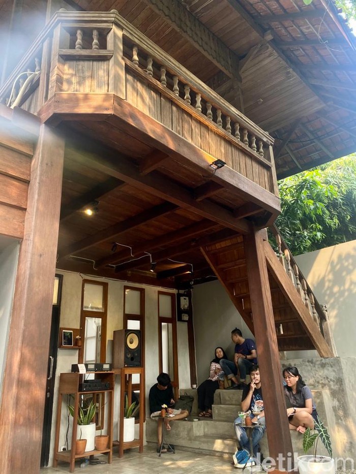 Emily Coffee Society: Menikmati Coffee Mocktail dengan Iringan Musik Jazz Syahdu di Depok Emily Coffee Society: Menikmati Coffee Mocktail dengan Iringan Musik Jazz Syahdu di Depok