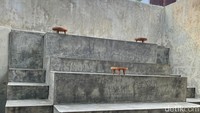Area bersantapnya tidak terlalu besar, namun nyaman. Ada area dalam ruangan yang berpendingin udara dan area luar ruangan atau disebut open space yang cocok untuk ngobrol santai bareng teman-teman.