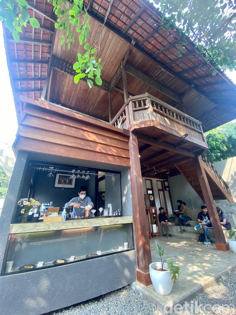 Emily Coffee Society: Menikmati Coffee Mocktail dengan Iringan Musik Jazz Syahdu di Depok