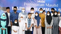 Dalam acara tersebut juga dibagikan paket sembako secara simbolis untuk duafa dan yatim piatu.  
