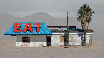 Restoran yang terbengkalai Di Victorville, California. Foto: Boredpanda