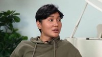 Jadi bintang tamu dalam video bincang-bincang yang diunggah oleh Boy William, Lucinta Mengaku bahwa dirinya merupakan “Muhammad Fatah” yang bergejolak di dalam tubuh Lucinta Luna. Foto: Instagram Lucinta Luna
