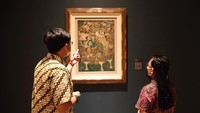 Ada dua pameran seni yang bisa dilihat yakni Pameran Tetap Koleksi GNI di lantai dua Gedung B yang dibuka pada hari Selasa-Minggu dengan kuota 50 orang per sesi kunjungan.  Foto: Galeri Nasional Indonesia/ Ari & Destian