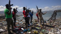Henry menggelar upacara di Museum Nasional Haiti di Port-au-Prince untuk memperingati kematian Jean-Jacques Dessalines yang memproklamirkan kemerdekaan Haiti dari Prancis pada 1804.  