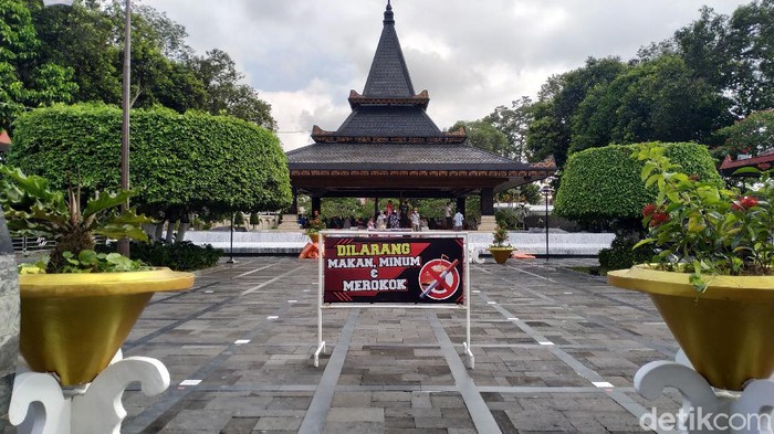 Indahnya Sentuhan Mensos Risma di Makam Bung Karno Blitar Sentuhan Mensos Risma, mampu mengubah image sakral makam Sang Proklamator menjadi destinasi wisata edukasi sejarah bagi generasi muda.