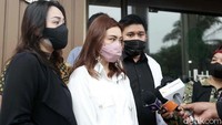 Ia pun mengaku beruntung bisa mendapatkan dukungan dari sahabat-sahabatnya dalam menghadapi masalah itu. Pool/Noel/detikFoto