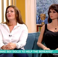 Inilah Jade Stanley dari Bromsgrove, Worcestershire, Inggris yang berbisnis boneka seks. Dia memiliki perusahaan bernama Sex Doll Offical yang menjual dan menyewakan boneka seks. Foto: Dok. ITV This Morning, Chanel 5 TV, Maroon Productions