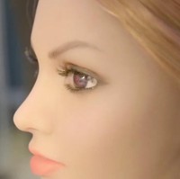 “Kami membuat boneka untuk siapa saja. Tidak ada pembatasan usia, jenis kelamin, pria atau wanita. Konsumen kami sangat beragam,” katanya. Foto: Dok. ITV This Morning, Chanel 5 TV, Maroon Productions