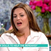 Jade Stanley menjual boneka seks dengan beragam harga. Dan harga termahal dari boneka seksnya bisa mencapai 8.000 poundsterling atau sekitar Rp 156 juta. Boneka tersebut dibuat semirip mungkin dengan manusia. Foto: Dok. ITV This Morning, Chanel 5 TV, Maroon Productions