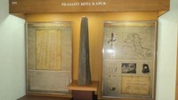 Keterangan ini tertulis pada salah satu prasasti yang ditemukan di Kota Kapur, Mendo Barat, Bangka. Prasasti yang disebut Prasasti Kota Kapur ini menyatakan institusi kekuasaan tersebut bernama Kadatuan Sriwijaya. Darwance Law/dTraveler