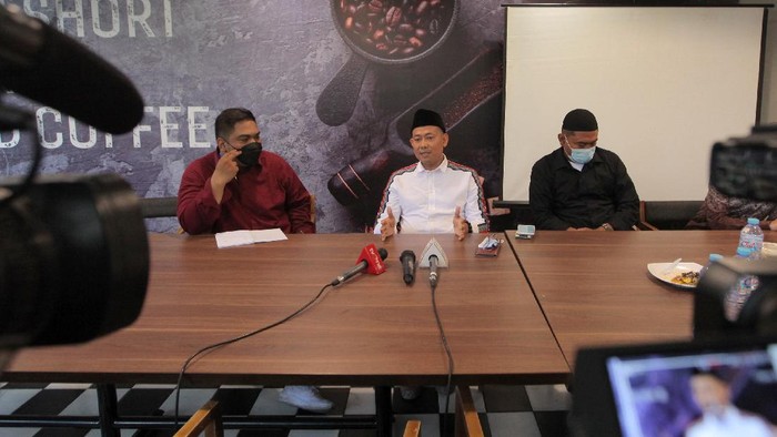 Sebuah diskusi digelar dengan mengusung tema 'Menilai Transformasi Ekonomi Digital' sangat diperlukan mengikuti perkembangan arus ekonomi dimasa depan. 

Dalam diskusi tersebut hadir tokoh muda NU Witjaksono yang menilai Jangan pernah alergi pada investor asing, tetapi bagaimana kita melihat peluang investasi ini dan mengelola kebijakan dalam membangun kesejahteraan masyarakat

.
