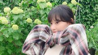 Namun Kim Ji Won juga bisa berakting serius. Foto: (dok. Instagram @geewonii)