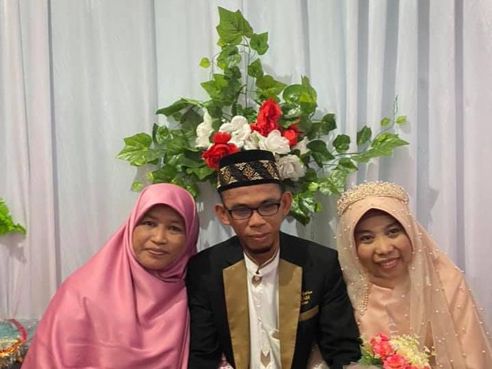 Foto acara pernikahan yang viral di media sosial. Foto: Dok. Facebook Nana Ratnawatu Palaha.Ratnawati Foto acara pernikahan yang viral di media sosial. Foto: Dok. Facebook Nana Ratnawatu Palaha.Ratnawati