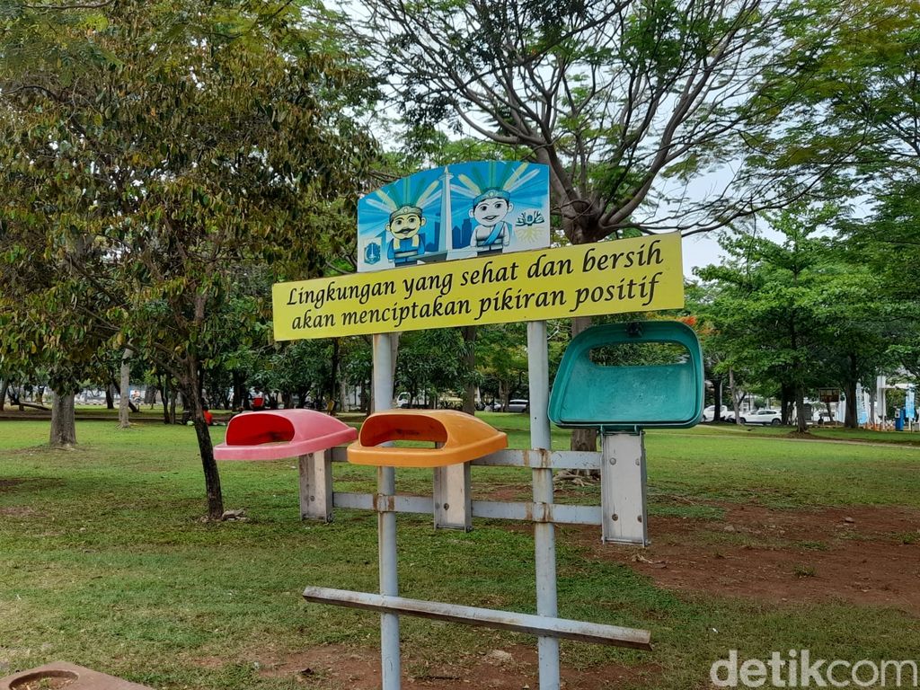 Kondisi Taman Waduk Pluit, Jakarta Utara, 27 Oktober 2021, 12.00 WIB. (Marteen Ronaldo Pakpahan/detikcom)