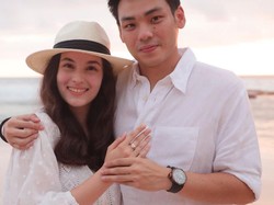 8 Momen Romantis Chelsea Islan Dilamar Rob Clinton Kardinal di Bali