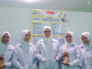 Berawal dari Kulit Bawang, Siswa MAN 4 Kebumen Sabet Medali Internasional