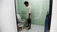 Berbeda dengan rusun lainnya, seluruh pengelolaan dan pemanfaatan fasilitas Kampung Susun Akuarium dilakukan oleh koperasi dan warga.