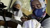 Sebagai informasi, Handayani Geulis Batik Bogor ini merupakan UMKM Mitra Binaan Unit Bisnis Pertambangan Emas (UBPE) Antam Pongkor. Antam berkontribusi memberikan dukungan modal usaha sejak dari 2011, 2014 dan 2019.