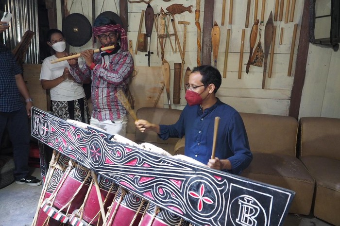 Nadiem Makarim hadiri Festival Musik Tradisi di Toba