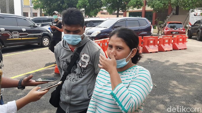 Orang tua bocah SD yang diduga dibunuh saat mendatangi Polres Bogor