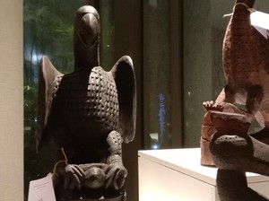 Hadiri Pameran Suku Kamoro, Nadiem-Erick Borong Ukiran