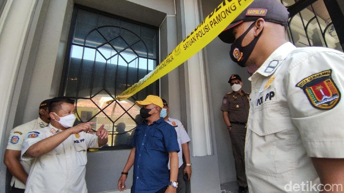 Satpol PP Kota Semarang menutup sementara dua restoran atau kafe yakni Holywings dan Marabunta di kawasan Kota Lama Semarang, Jawa Tengah.