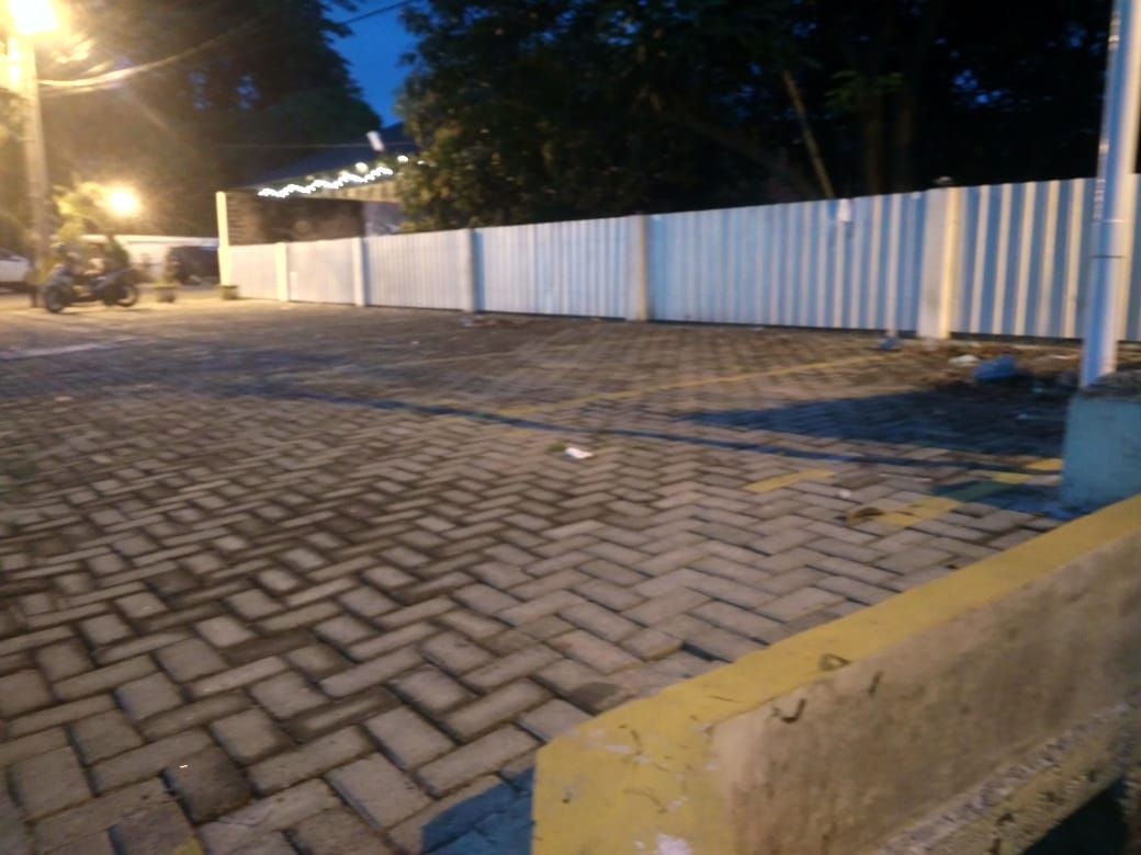 Penampakan tembok tutupi akses ke rumah warga di Medan (Datuk-detikcom)