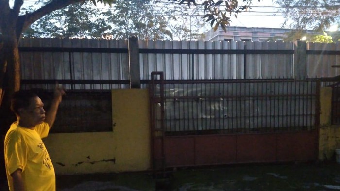 Penampakan tembok tutupi akses ke rumah warga di Medan (Datuk-detikcom)