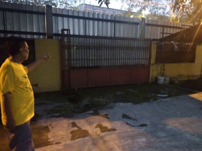 Penampakan tembok tutupi akses ke rumah warga di Medan (Datuk-detikcom)