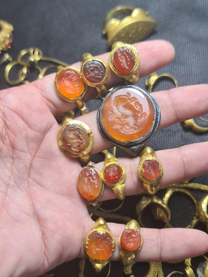 Penemuan harta karun peninggalan Sriwijaya menjadi sorotan lagi. Pecinta barang antik menyayangkan peneliti-pemerintah Indonesia seakan tidak peduli. (Dok. musinTreasure galery) Penemuan harta karun peninggalan Sriwijaya menjadi sorotan lagi. Pecinta barang antik menyayangkan peneliti-pemerintah Indonesia seakan tidak peduli. (Dok. musinTreasure galery)