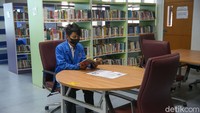 Kepala Dinas Perpusip DKI Jakarta, Wahyu Haryadi mengatakan, perpustakaan umum daerah dan perpustakaan umum tingkat kota administrasi dibuka Senin sampai Ahad mulai pukul 10.00-15.00 WIB. Sedangkan layanan PDS HB Jassin dibuka Senin sampai Jumat pada pukul 09.00 WIB-15.00 WIB.