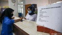 Perpustakaan ini buka dari Senin sampai Ahad mulai pukul 10.00 WIB-15.00 WIB.