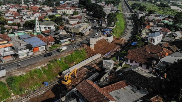 Foto Tampak Atas Progres Rel Ganda Sukabumi-Bogor, Kelar 2022