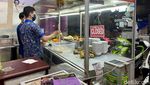 Slurp! Nikmatnya Soto Sokaraja Pakai Ketupat dan Sambal Kacang