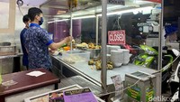 Soto Sokaraja ini bisa dinikmati di warung Raja Soto Lama H. Suradi yang berlokasi di Jalan Mayjen Sutoyo NO 55, Sawangan Kedungwuluh. Foto: detikcom/Riska Fitria