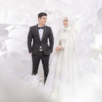 Begini penampilan keduanya saat berfoto bersama. Dalam foto-foto yang diunggah di akun Instagram @fdphotography90, Ria Ricis dan Teuku Ryan terlihat kompak tanpa saling bersentuhan. Foto: Instagram/@fdphotography