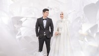 Tidak ada satu foto pun yang memperlihatkan jika Ria Ricis dan Teuku Ryan saling bersentuhan. Foto: Instagram/@fdphotography