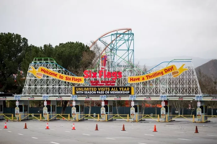 Roller coaster terpanjang dan tertinggi di dunia
