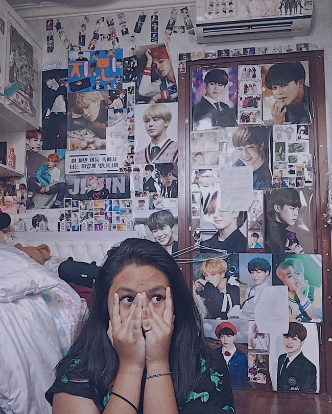 Putri Eko Patrio, Nayla Ayu ternyata fans K-Pop garis keras. Terlihat dari kamarnya yang dipenuhi foto dan poster para bintang musik dari Negeri Ginseng tersebut. (Foto: YouTube)