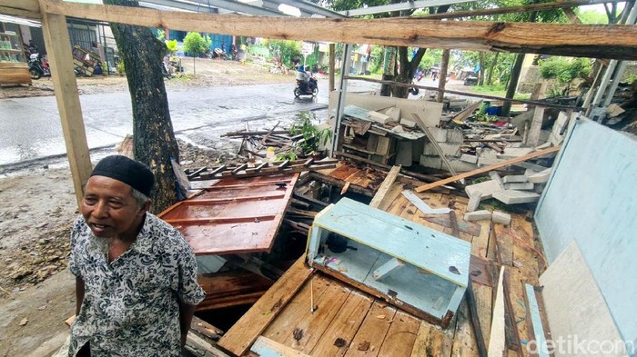 Rumah Lansia Dibongkar Satpol PP Sukabumi