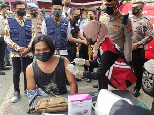 Polisi Sidoarjo Buka Posko Siaga Vaksinasi 24 Jam
