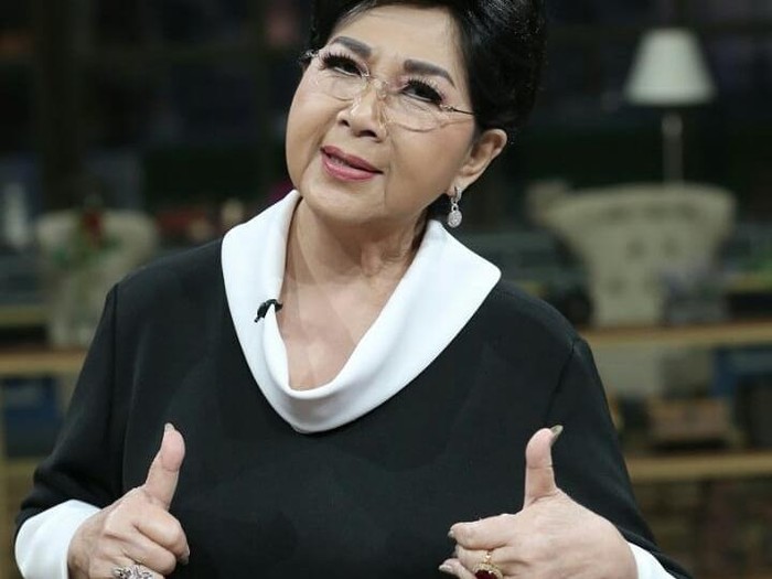 5 Tips Sehat Titiek Puspa yang Tetap Bugar di Usia 84 Tahun