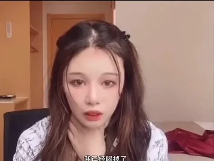 Luo, influencer China minum peptisida Luo, influencer China minum peptisida